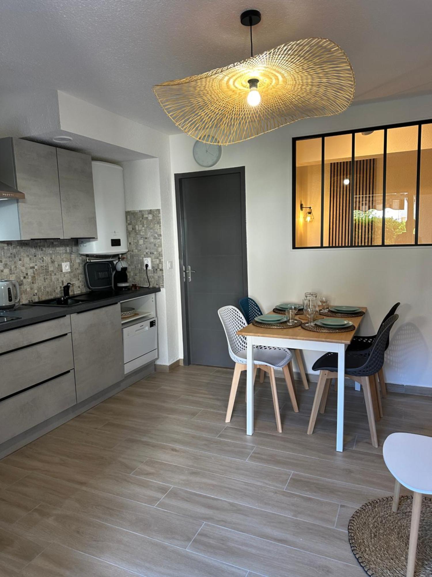 Appartement Climatise Avec Chambre Et Parking Privatif Locations Vld Camargue Сент-Мари-де-ла-Мер Экстерьер фото