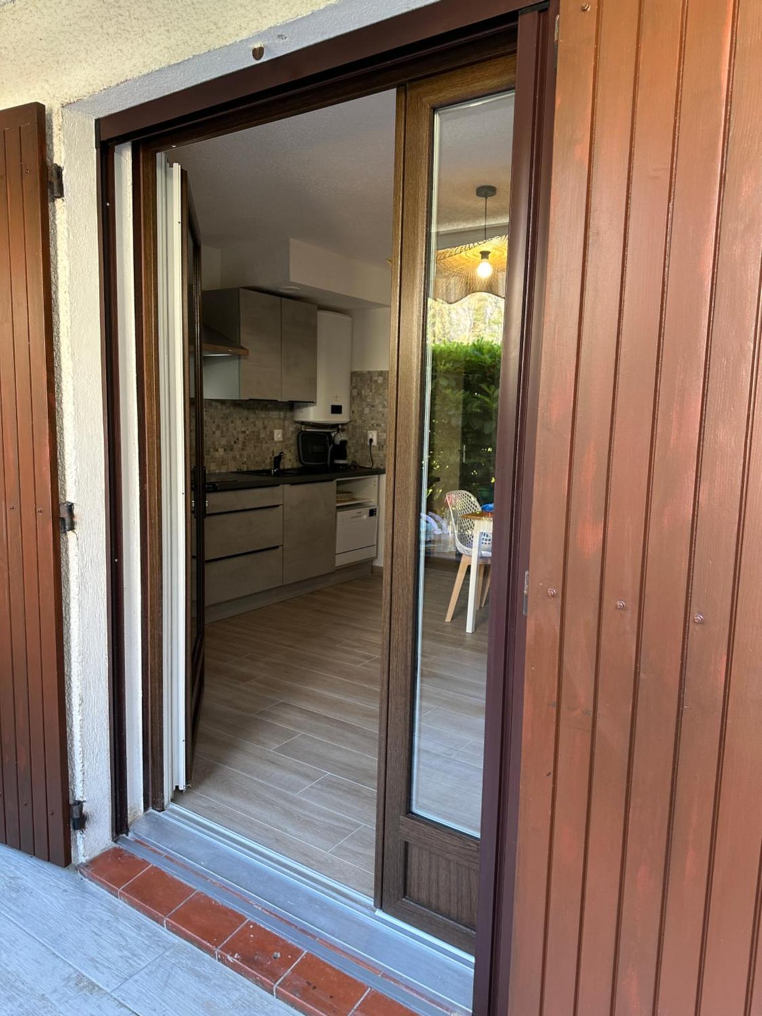Appartement Climatise Avec Chambre Et Parking Privatif Locations Vld Camargue Сент-Мари-де-ла-Мер Экстерьер фото