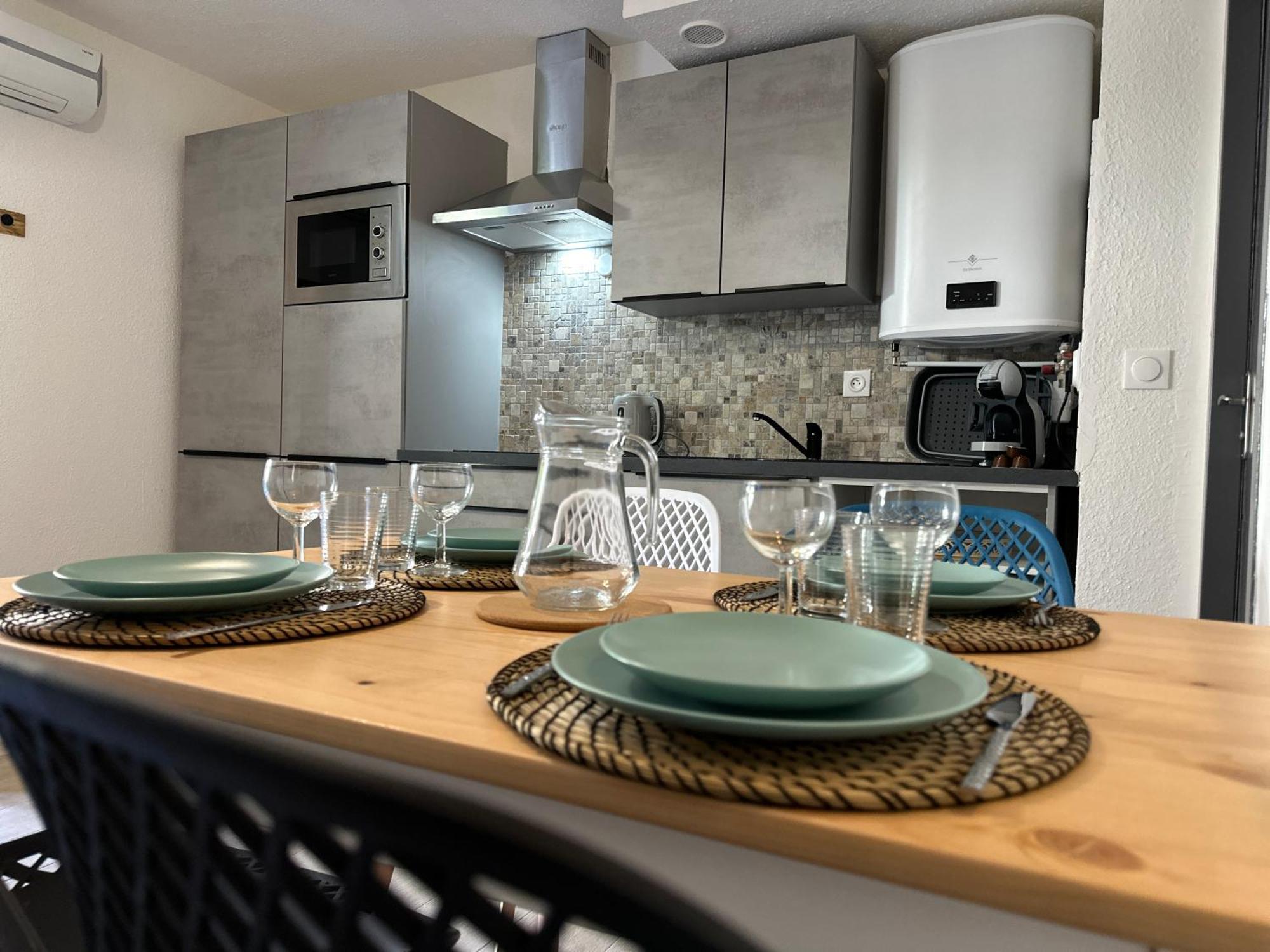 Appartement Climatise Avec Chambre Et Parking Privatif Locations Vld Camargue Сент-Мари-де-ла-Мер Экстерьер фото