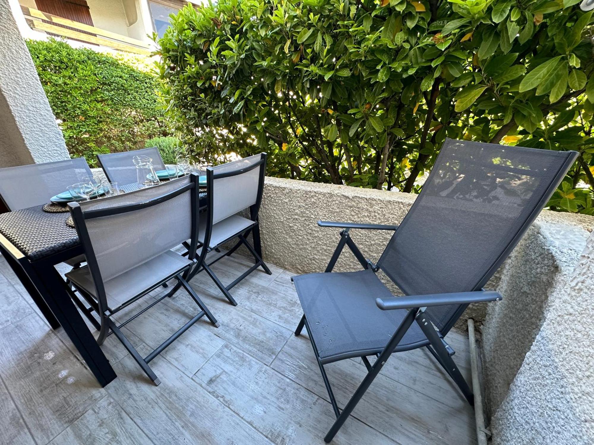 Appartement Climatise Avec Chambre Et Parking Privatif Locations Vld Camargue Сент-Мари-де-ла-Мер Экстерьер фото